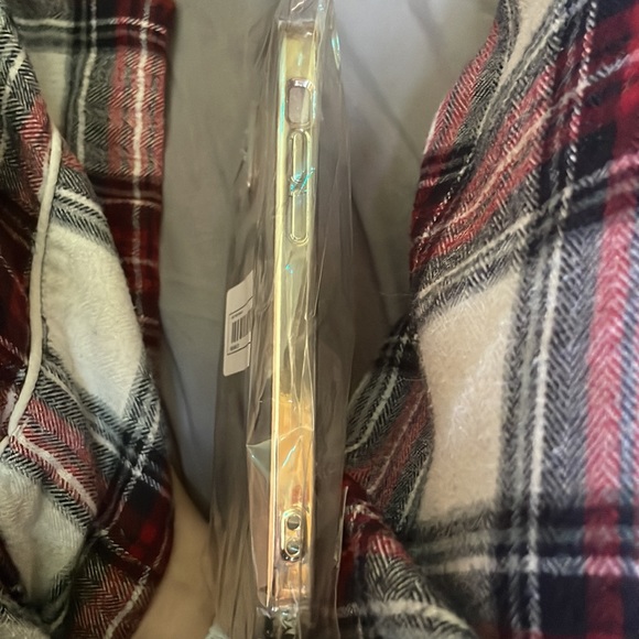 IPHONE 12 charging phone case CLEAR with silver on the charging circle on back:) - Picture 4 of 7